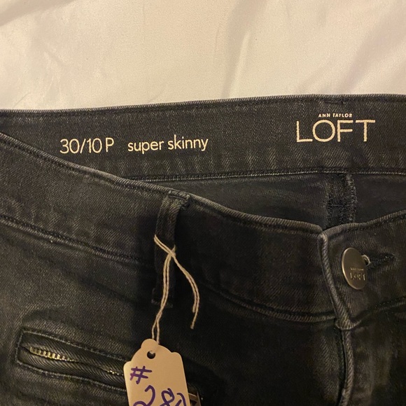 EUC Anne Taylor Loft black denim jeans. Size 30/10P. - Picture 4 of 7